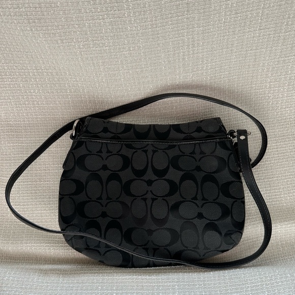 Coach Cross Body Bag - Picture 2 of 9